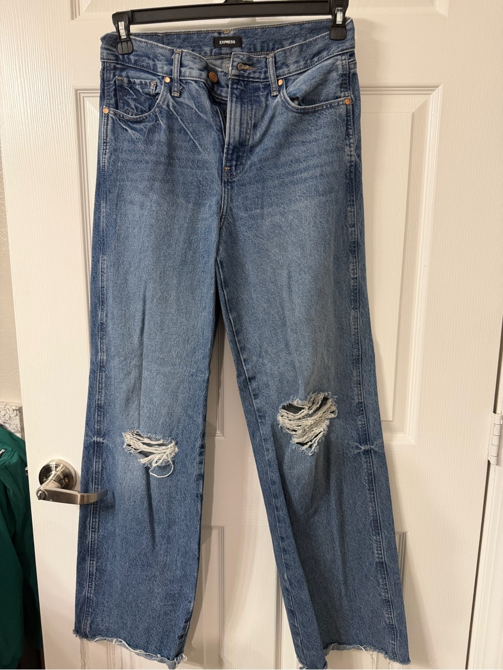 Express Women's Light Blue Distressed Straight-Leg Jeans